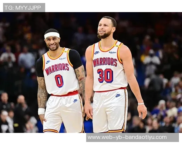 老队友重聚李凯尔赛后与库里追梦小佩顿温情互动展现深厚情谊